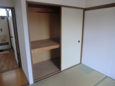 Receipt. Storage lot