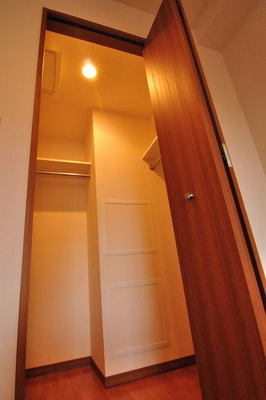 Receipt. Walk-in closet