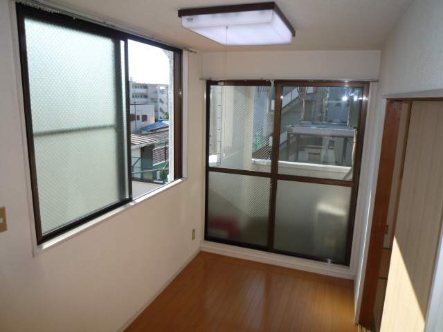 Living and room. Two-sided lighting