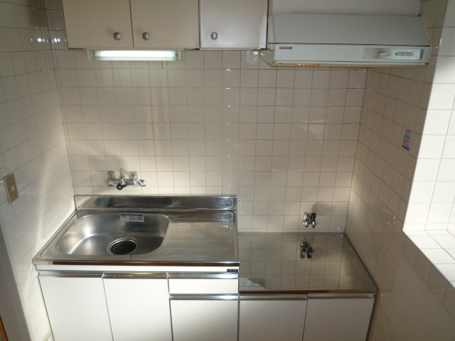 Kitchen. Gas stove can be installed