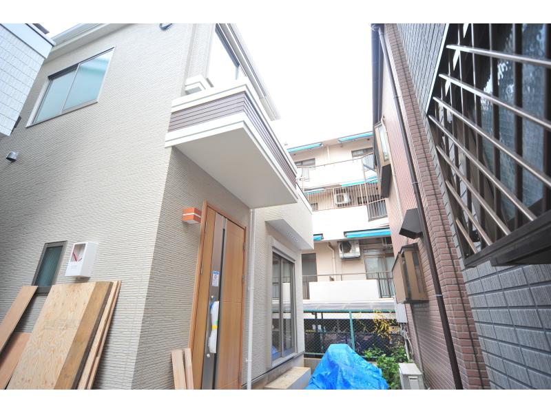 Local appearance photo. Local (11 May 2013) Shooting