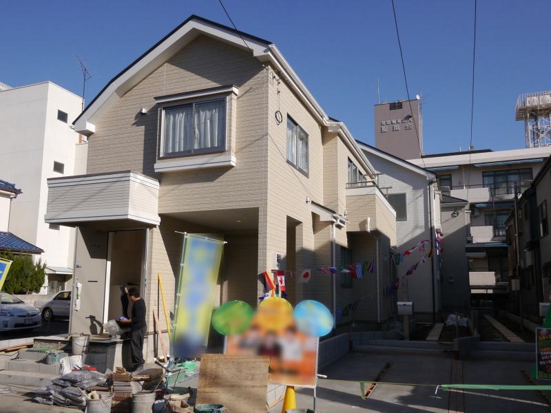 Local photos, including front road. Local (12 May 2013) Shooting