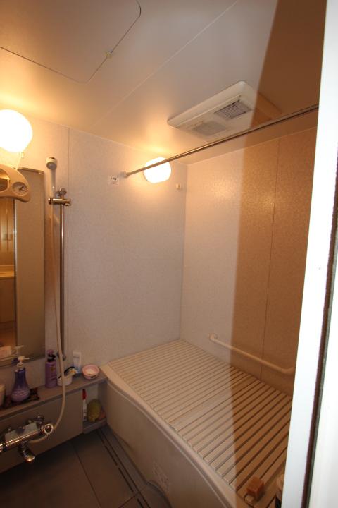 Bathroom. Ventilation in the bathroom dryer ・ Quickly complete the drying. Worries of the bath cleaning, Also lead to the prevention of mold.
