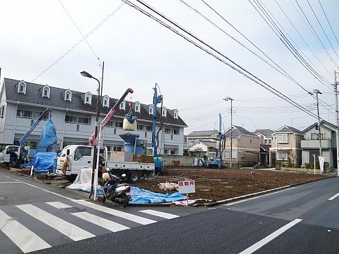 Local photos, including front road. Local (December 10 shooting)