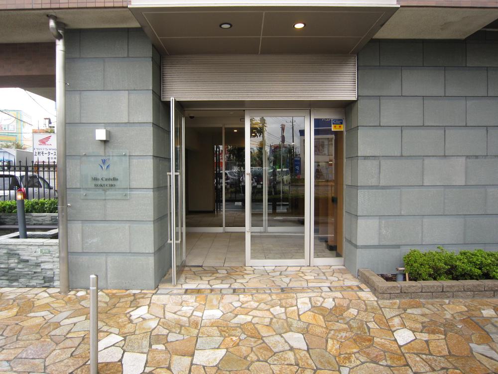 Entrance. Common areas