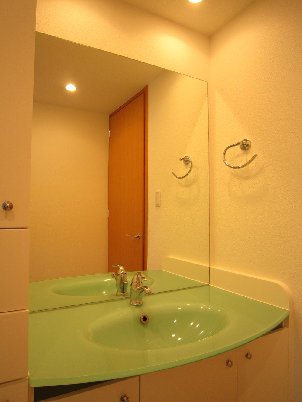 Wash basin, toilet. Indoor (September 2013) Shooting