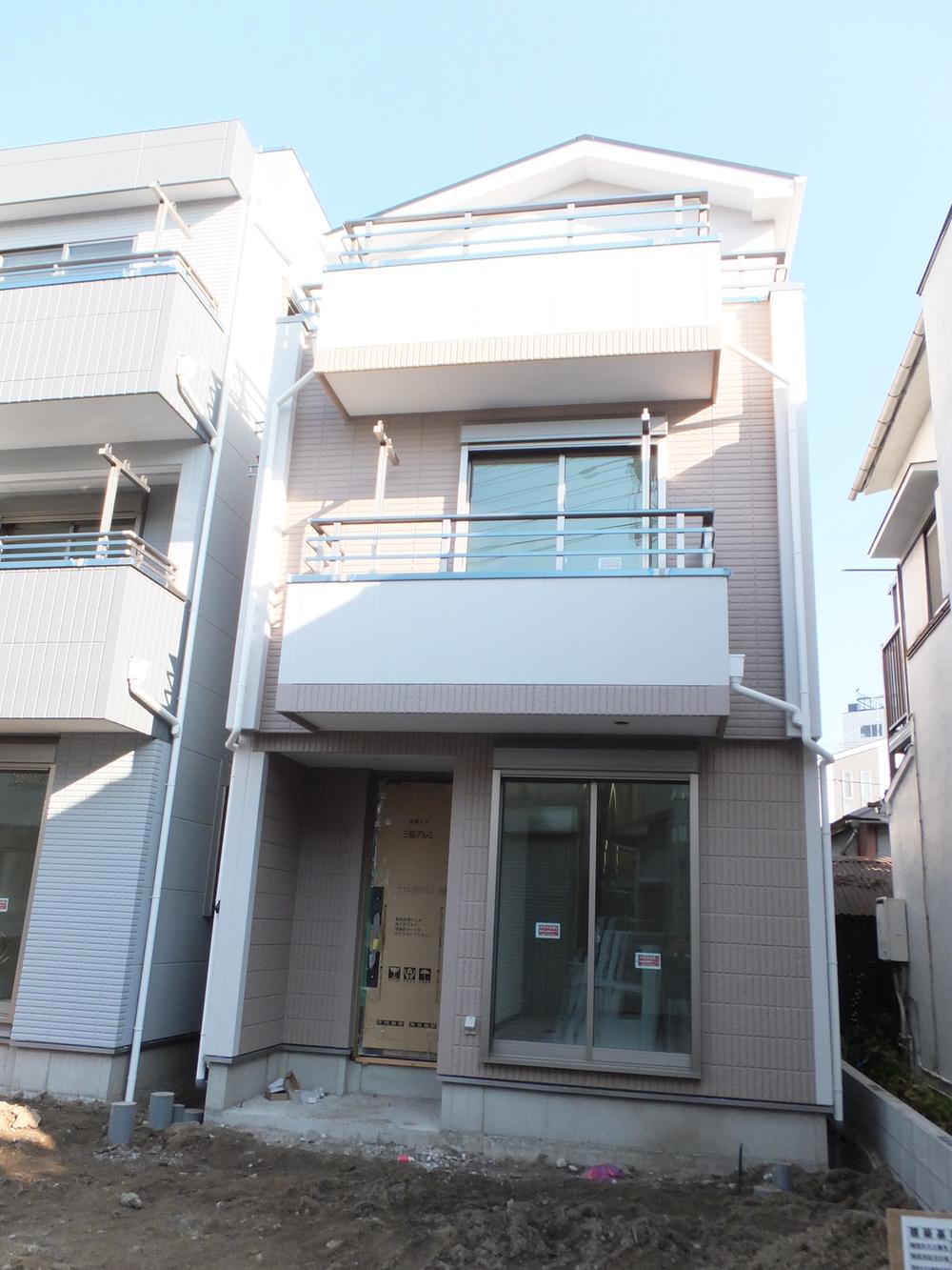 Local photos, including front road. Local (12 May 2013) Shooting