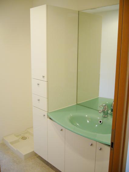 Wash basin, toilet