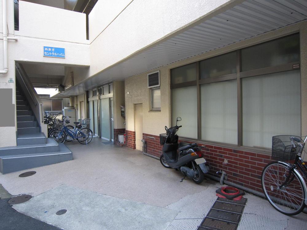 Entrance. Common areas