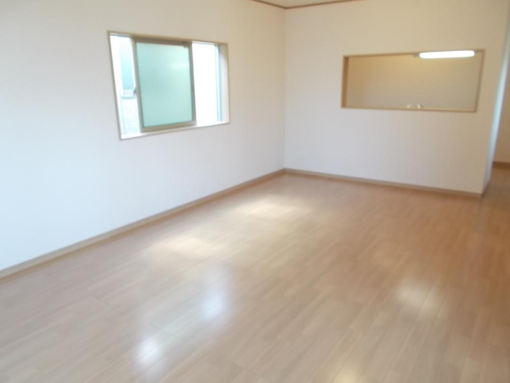 Same specifications photos (living). Also it increases the time of family reunion in the spacious living room