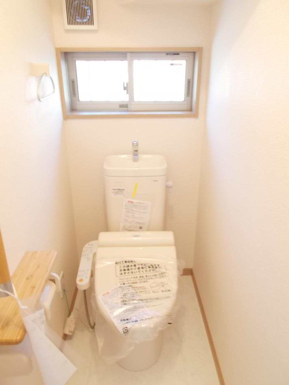 Toilet. The first floor the second floor of the toilet, of course with washlet