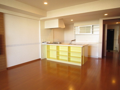 Living and room. LD11.4j, K3.6j