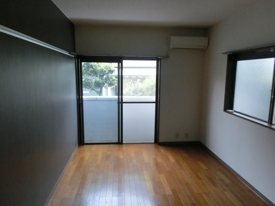 Other room space. Wind as good in the window two places