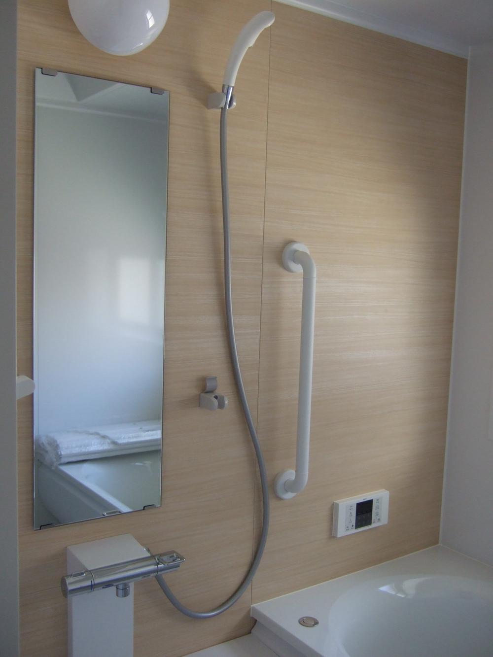 Same specifications photo (bathroom). Natural colors in the bathroom