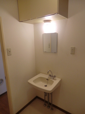 Washroom. Independent wash basin Dressing room