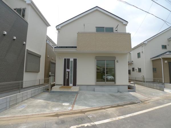 Local appearance photo. 4 Building