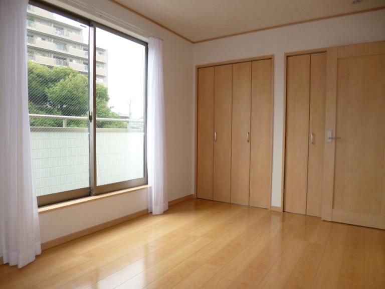 Non-living room. Day is good