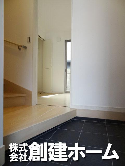 Entrance. Spacious entrance