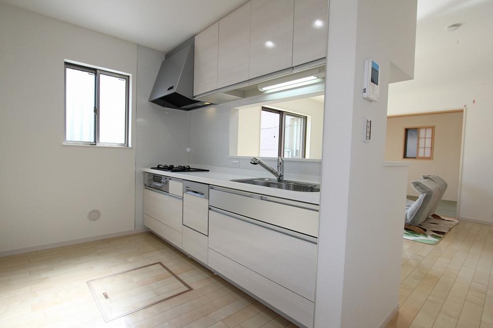 Kitchen. «Construction cases» Brokerage fees are not or Ri or hanging