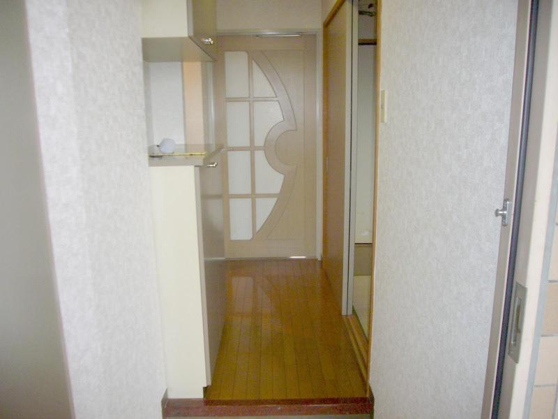 Other room space. Corridor