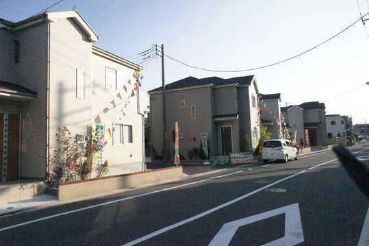 Local photos, including front road. Frontal road