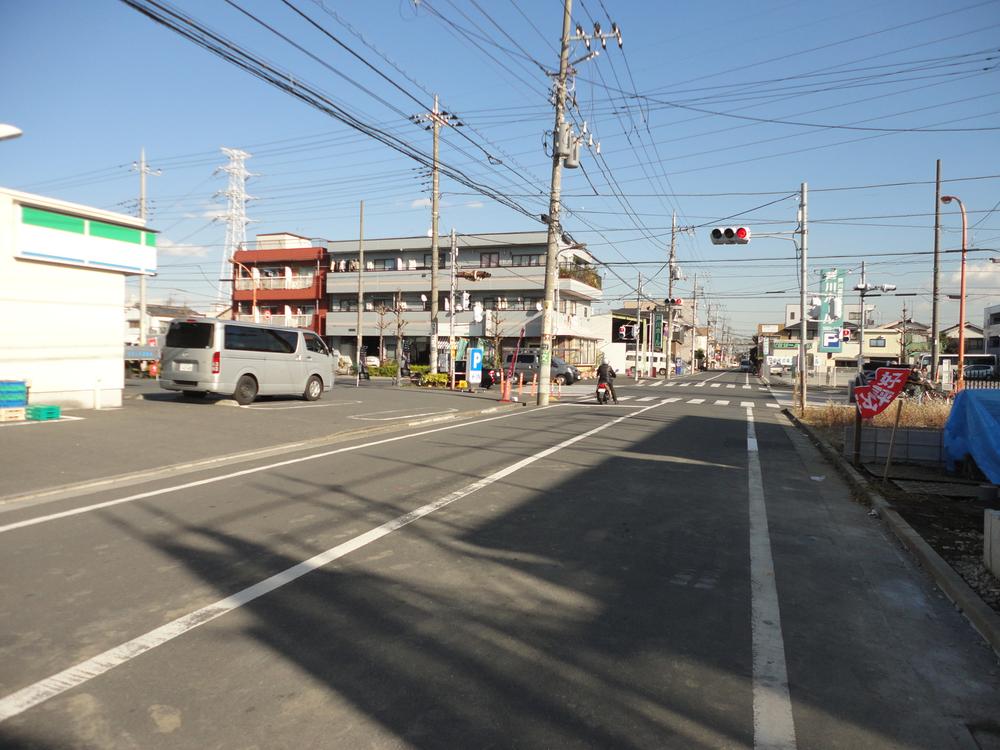 Local photos, including front road. Shooting from the south