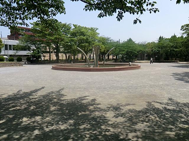 park. 520m until the iris marsh park