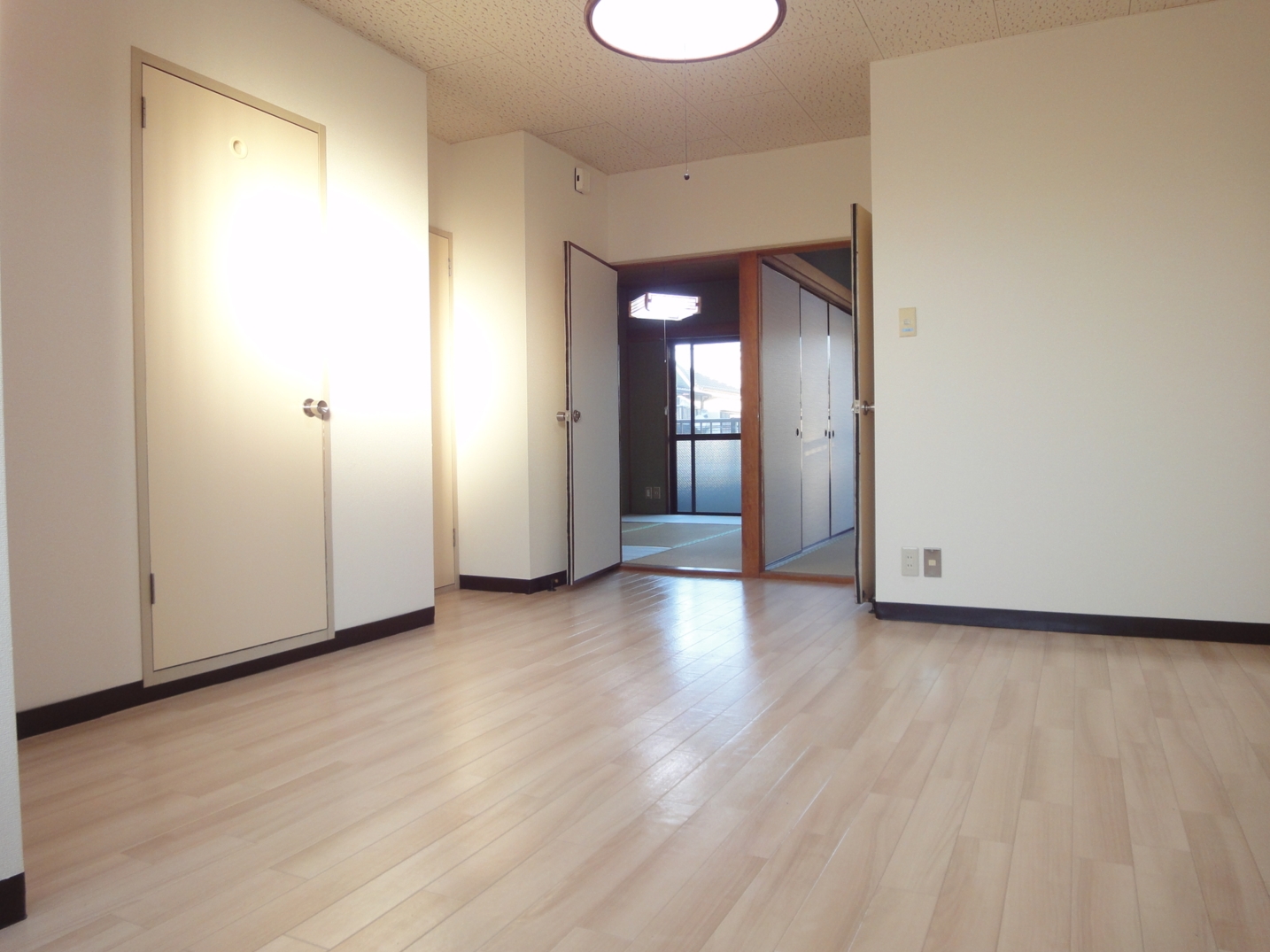 Living and room. 10 Pledge of LDK