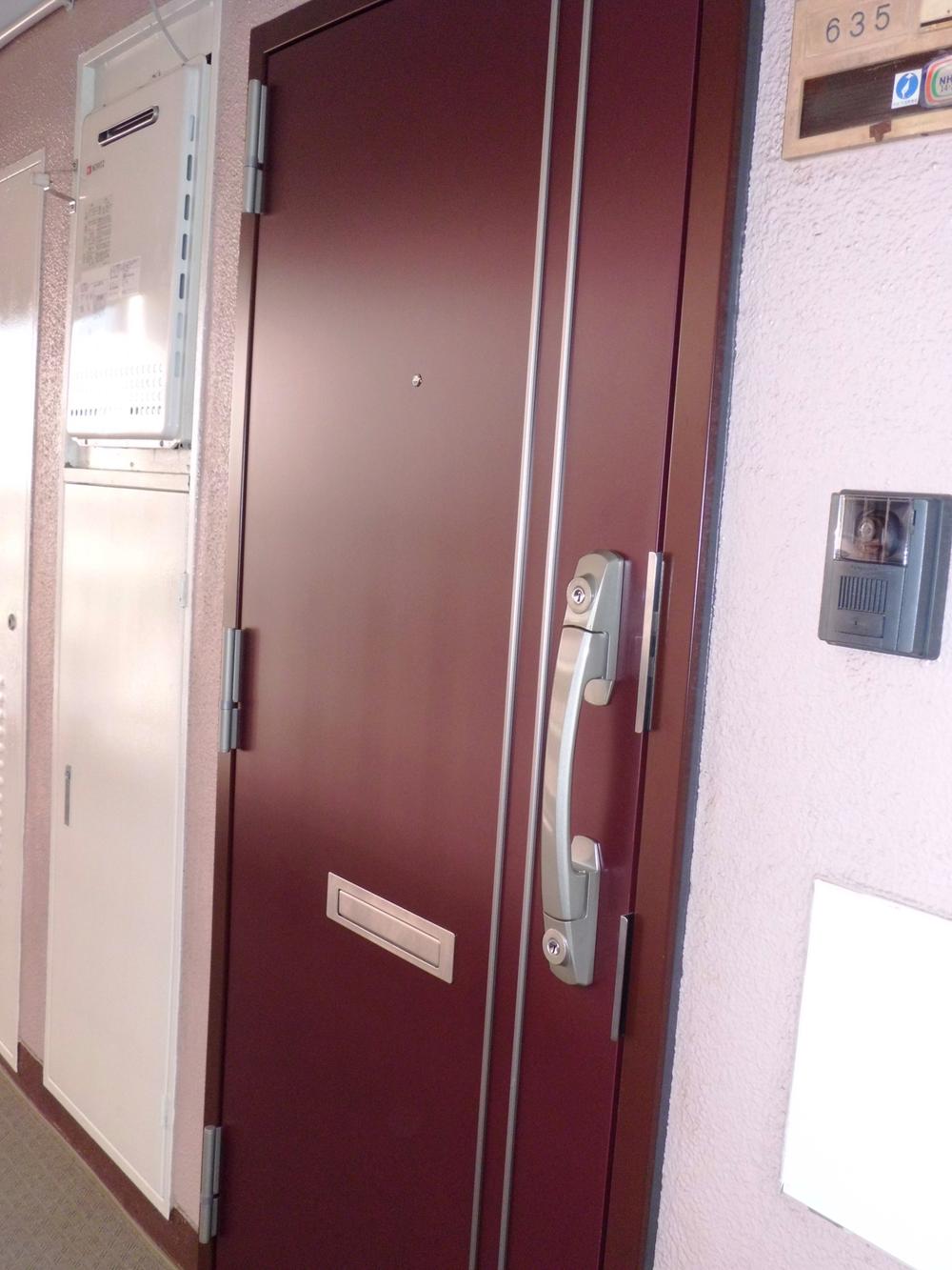 Entrance. Push-pull front door