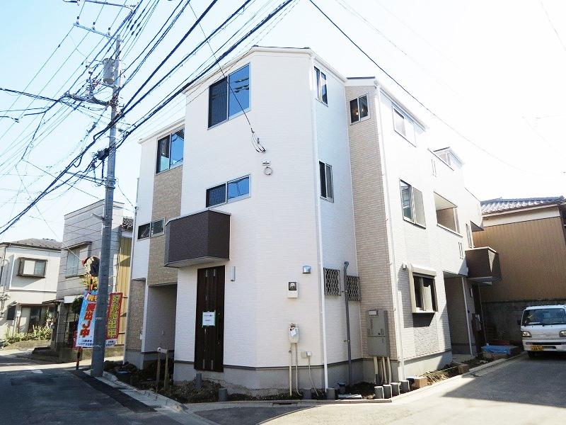 Local photos, including front road. Local Building 2 (November 2013) Shooting