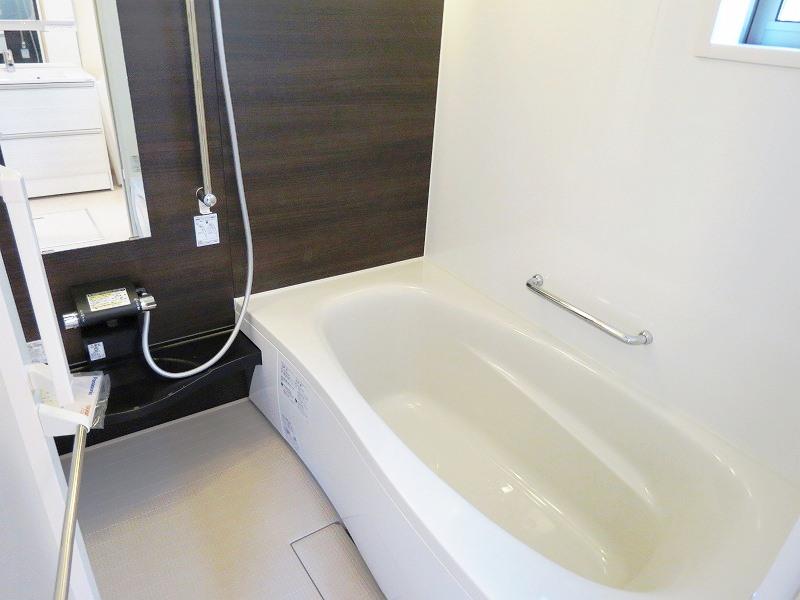 Bathroom. Building 2 bath