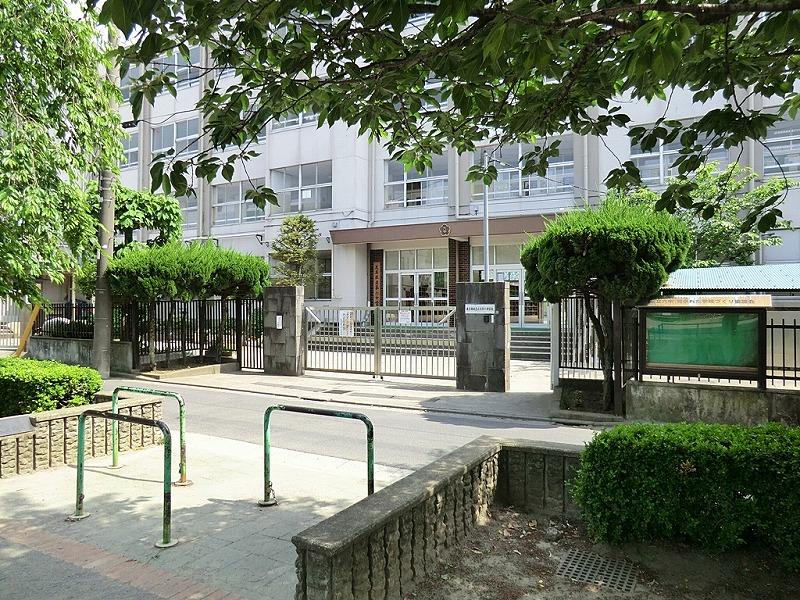 Junior high school. 400m to Adachi sixth junior high school