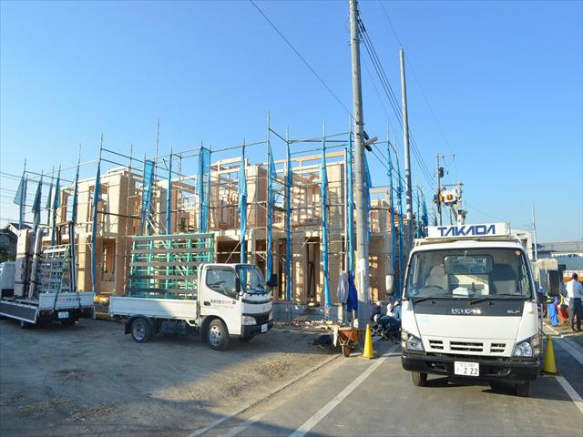 Local photos, including front road. Shaping land facing the 6m road