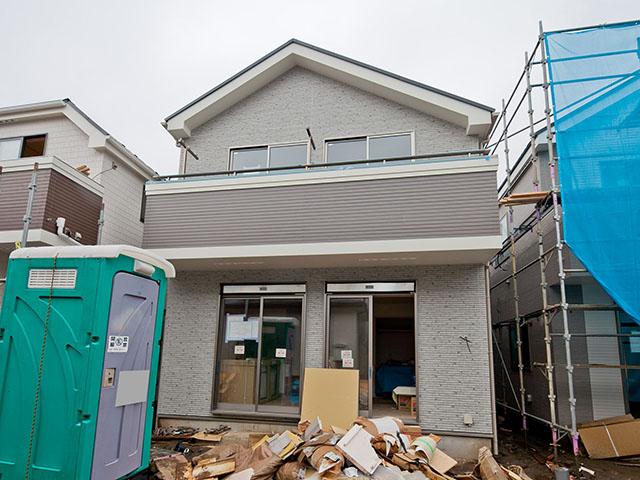 Local photos, including front road. Local (12 May 2013) Shooting