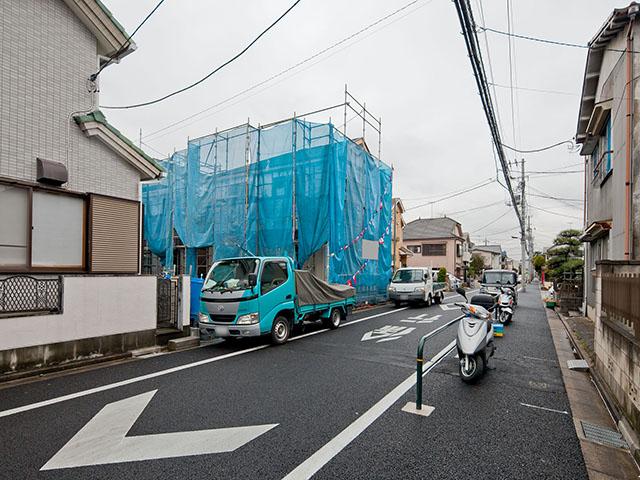 Local photos, including front road. Local (12 May 2013) Shooting