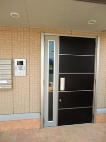 Entrance.  ◆ Auto-lock with entrance ◆ 