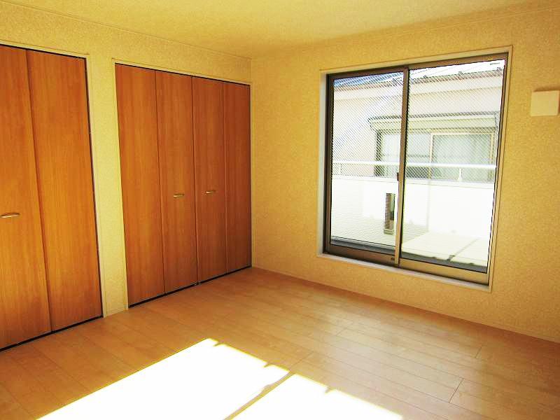 Non-living room. 18 Building south side Western-style