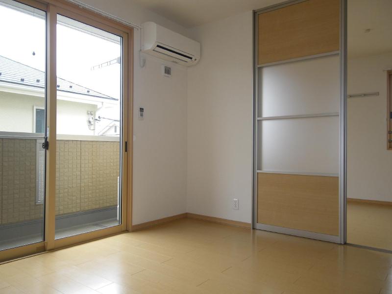 Other room space. Living (another in Room photo of the same building)