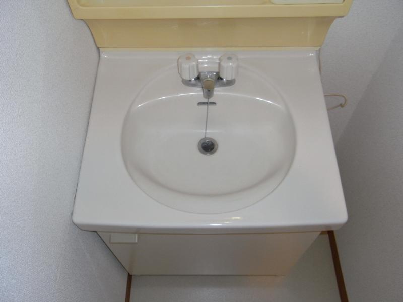 Washroom. Independent wash basin