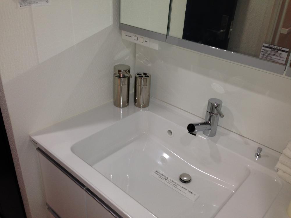 Wash basin, toilet. Indoor (12 May 2013) Shooting