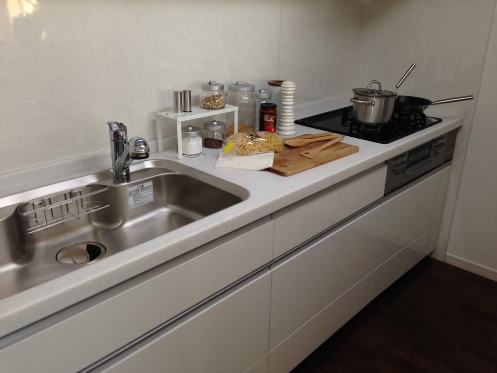Kitchen. Indoor (12 May 2013) Shooting