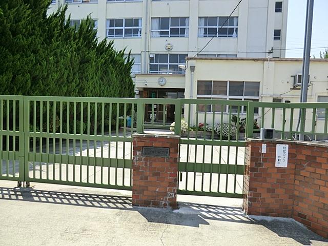 Junior high school. Hanahatakitachu 426m to school