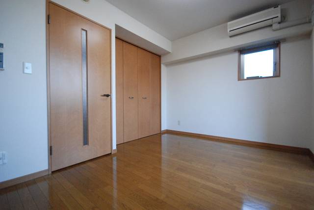 Living and room. Corner room, Two-sided lighting