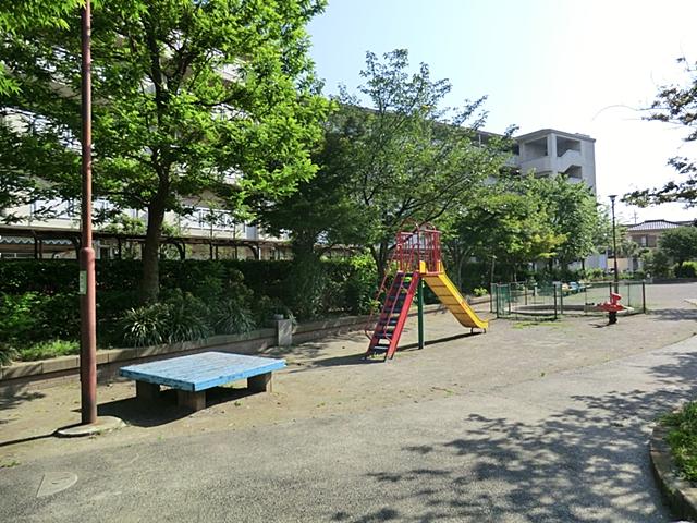 park. Diplomatic 400m to Third Street Park