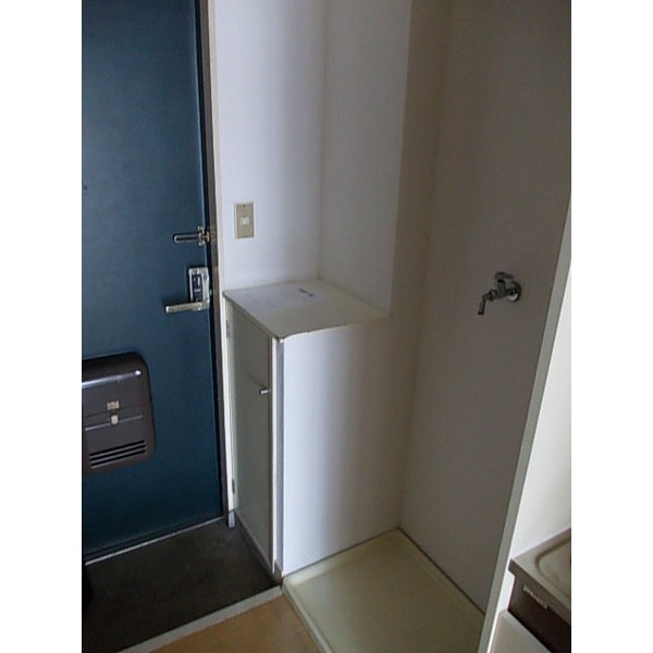 Other. Entrance ・ Laundry Area