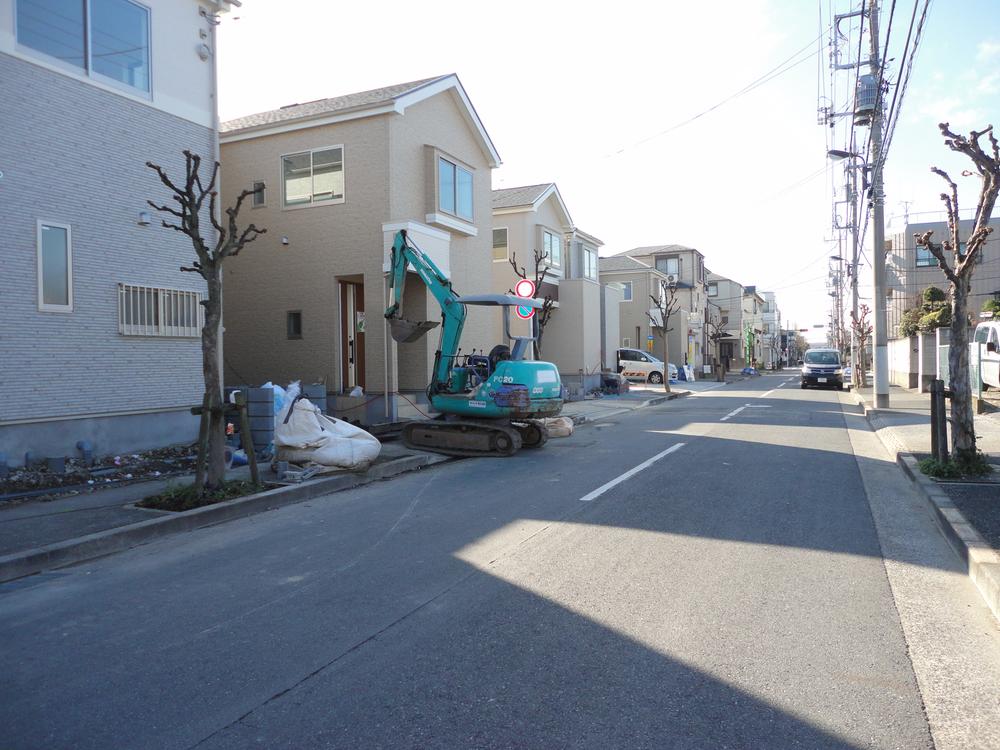 Local photos, including front road. local North 10m public road