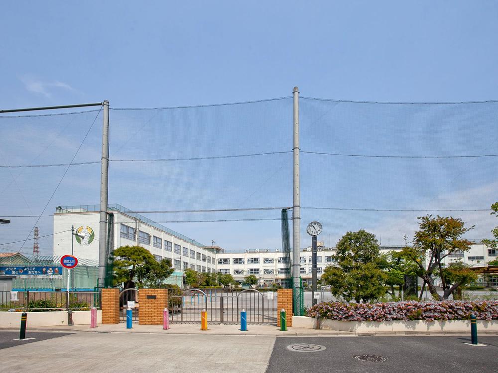 Primary school. 482m Adachi Ward flower garden elementary school to Adachi Ward flower garden Elementary School