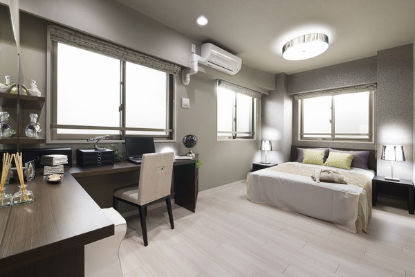 Bathed in the morning sun from the east and south, Sunlight feels bedroom