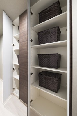 Is continuous two in the hallway, And out easily compartment