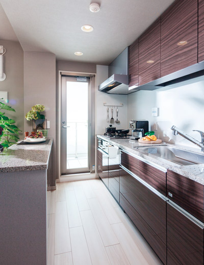 Kitchen.  [kitchen] The stove around made even enamel dirt, such as oil, feathers is a concern. Also adopted enamel kitchen panel to be beautiful just wipe a quick dirty.